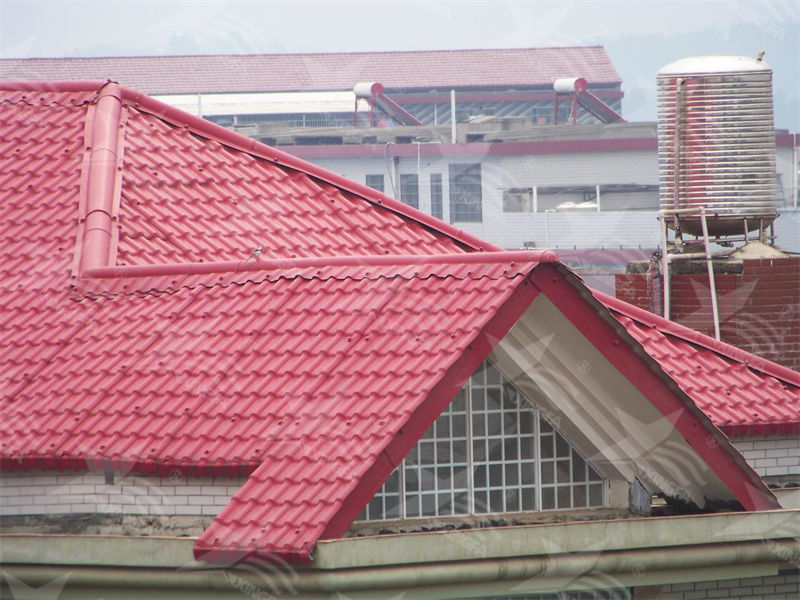 暴曬下的考驗：合成樹脂瓦是否會褪色？